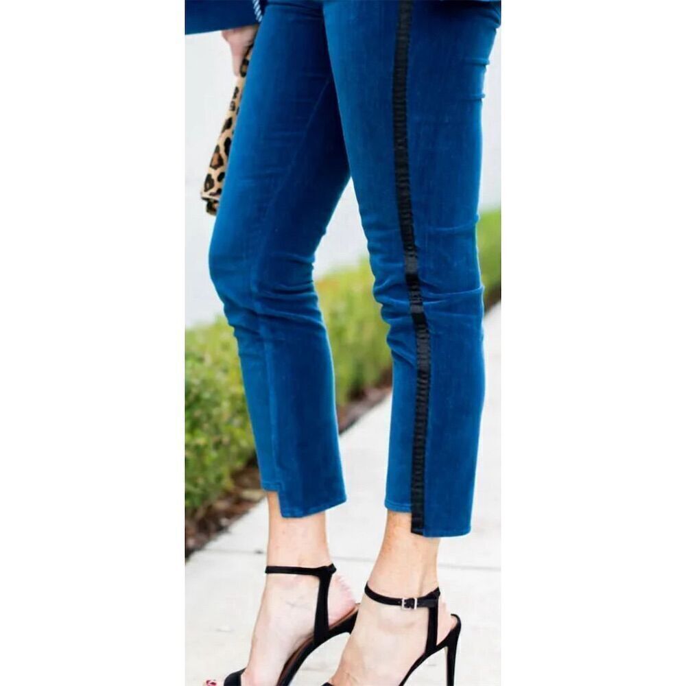 Stylish Blue Jeans With Black Stripe